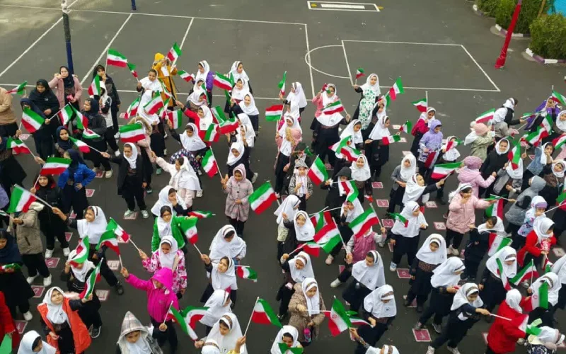 نگاهی به روز دانش آموز