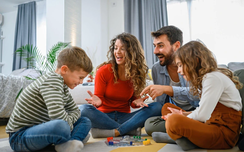 تکنیکهای طلایی آموزش سواد مالی در حین بازی